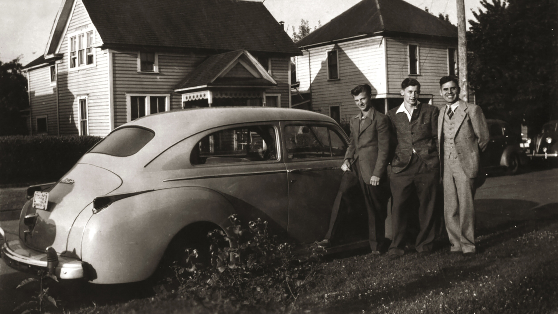 Vintage Car and Family